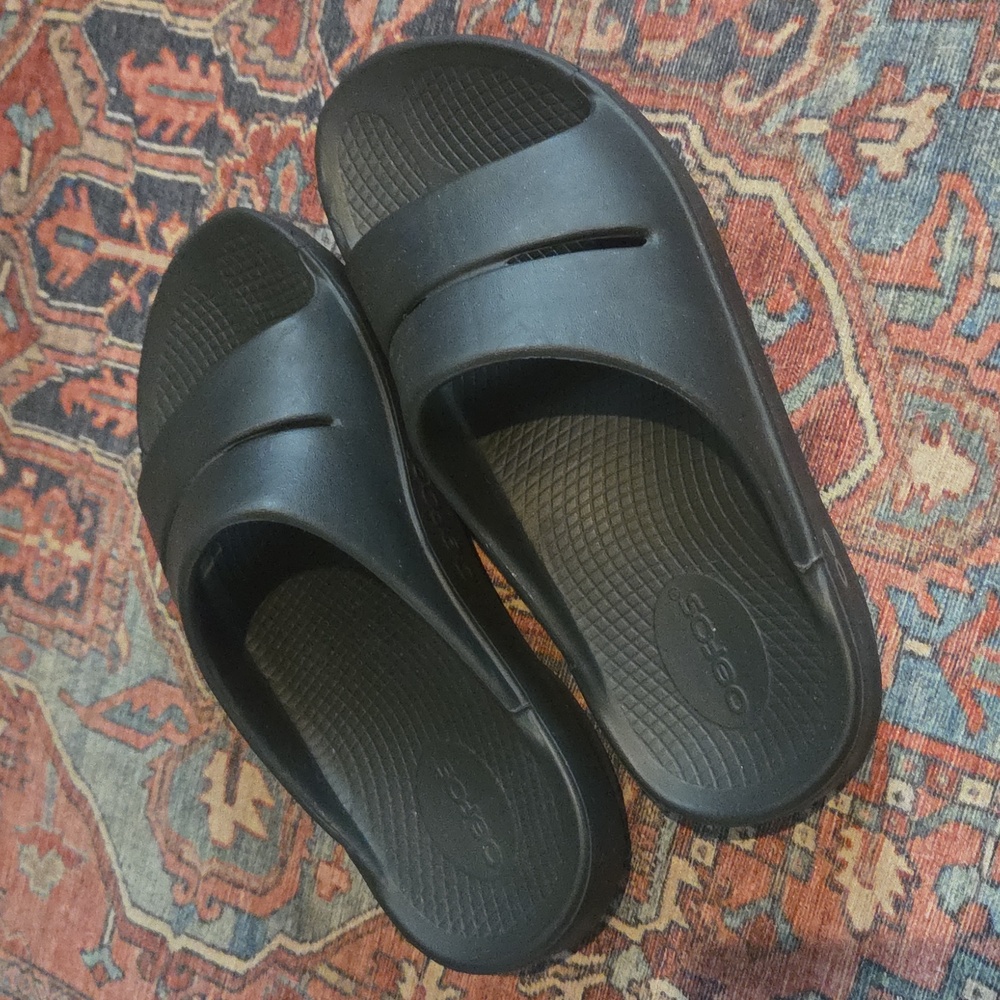 OOFOS Women's Black Comfort Sandals